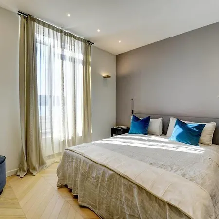 Two-Room Apartments With A Chic View * Saló