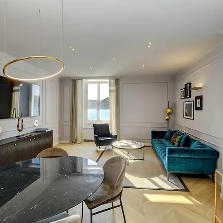 Two-Room Apartments With A Chic View Saló